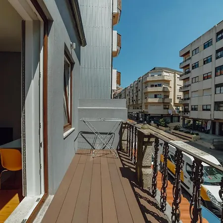 Downtown Santos With Terrace By Homing Porto